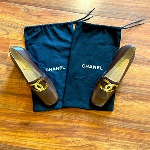 Chanel Metal CC Logo Pump